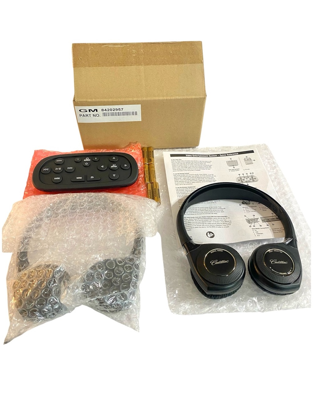 New Cadillac OEM GM 2 Headphones & Remote for Entertainment System 84202957 NOB